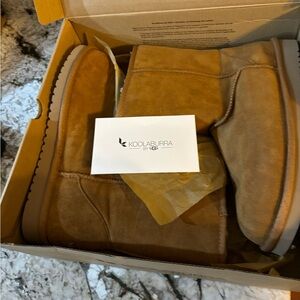 WOMEN'S KOOLABURRA BY UGG CLASSIC SHORT WINTER BOOTS, size 10